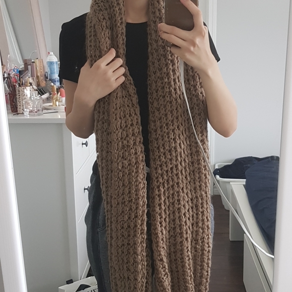 Huge Knit Taupe Scarf - Picture 5 of 5